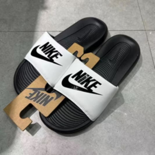 CHINELO NIKE VICTORY ONE - PRETO E BRANCO